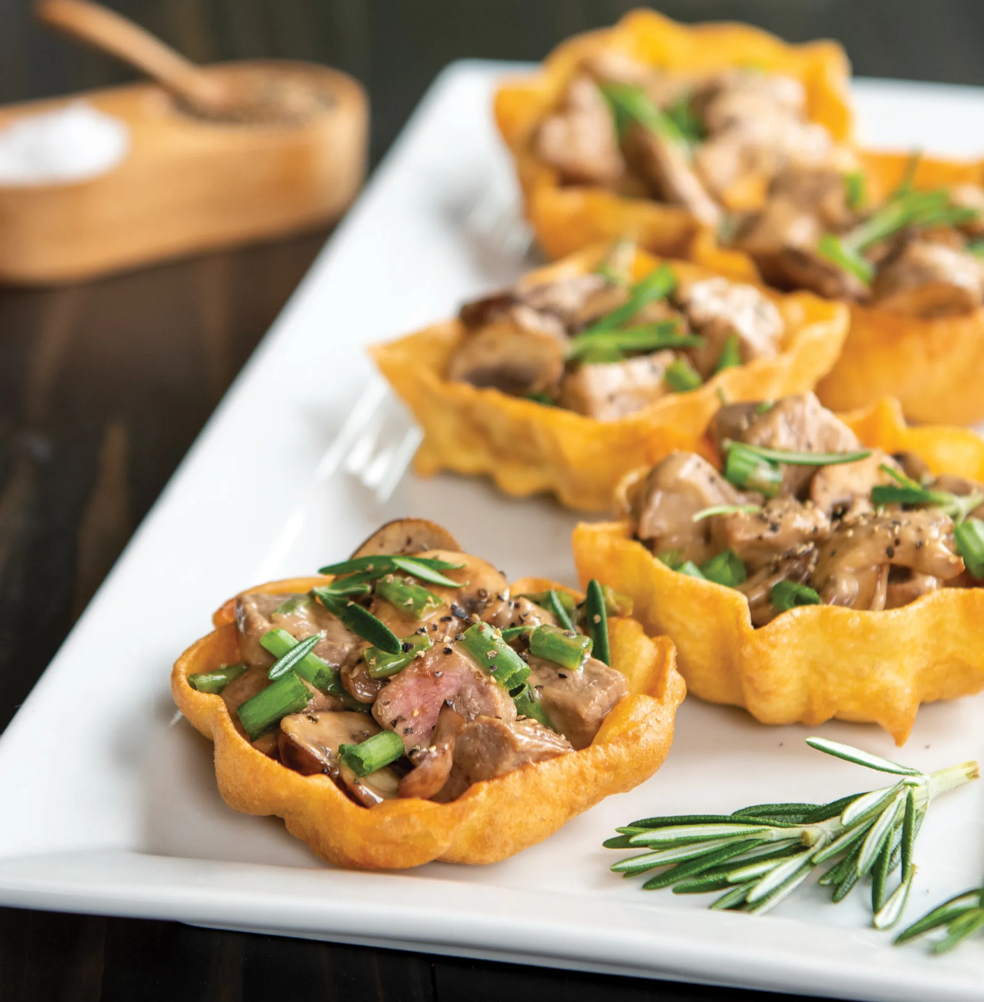 Foremki do smażenia na głębokim oleju Nordic Ware, Czerwona rączka Nordic Ware