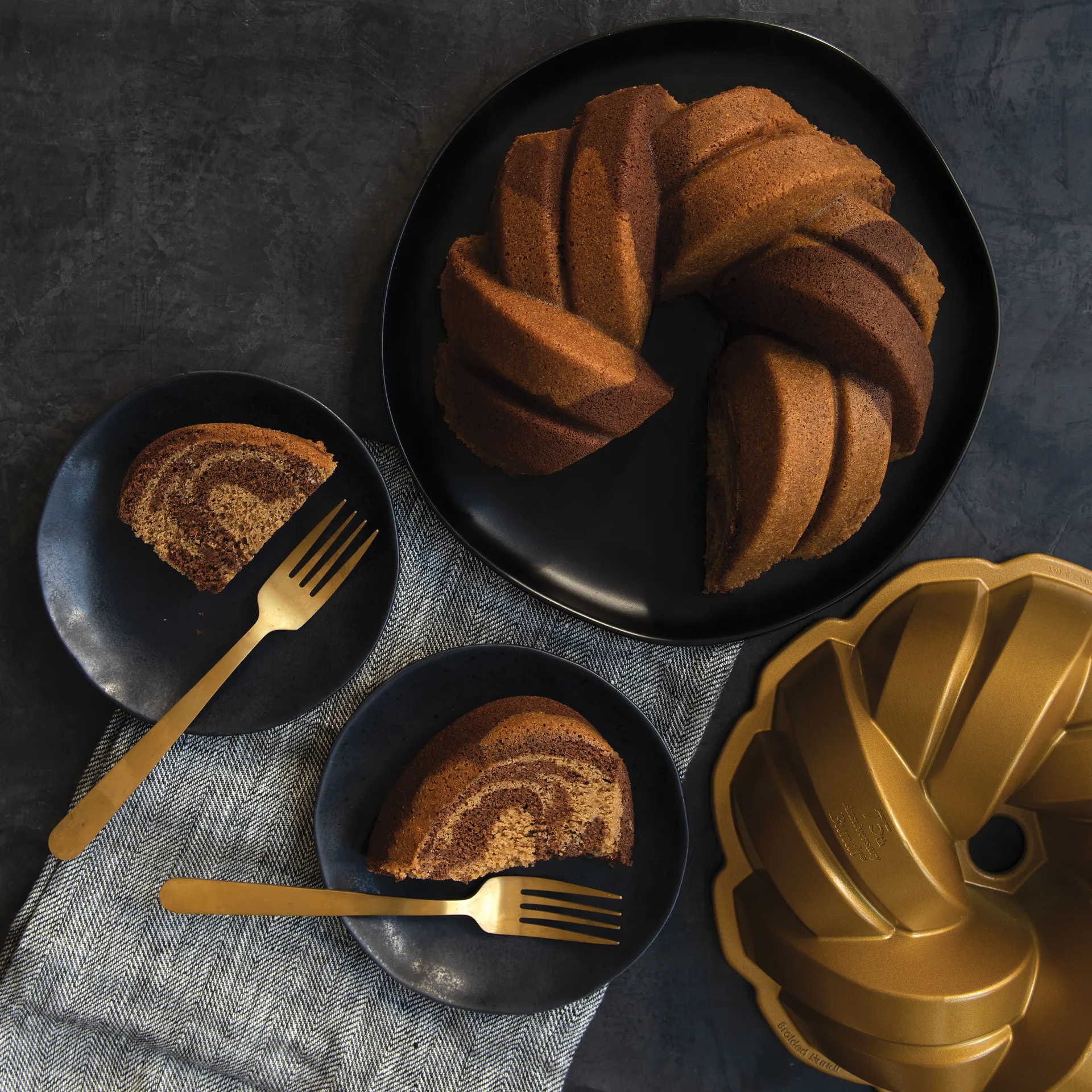 Forma do pieczenia Nordic Ware 75th anniversary braided bundt, 2,4 L Nordic Ware