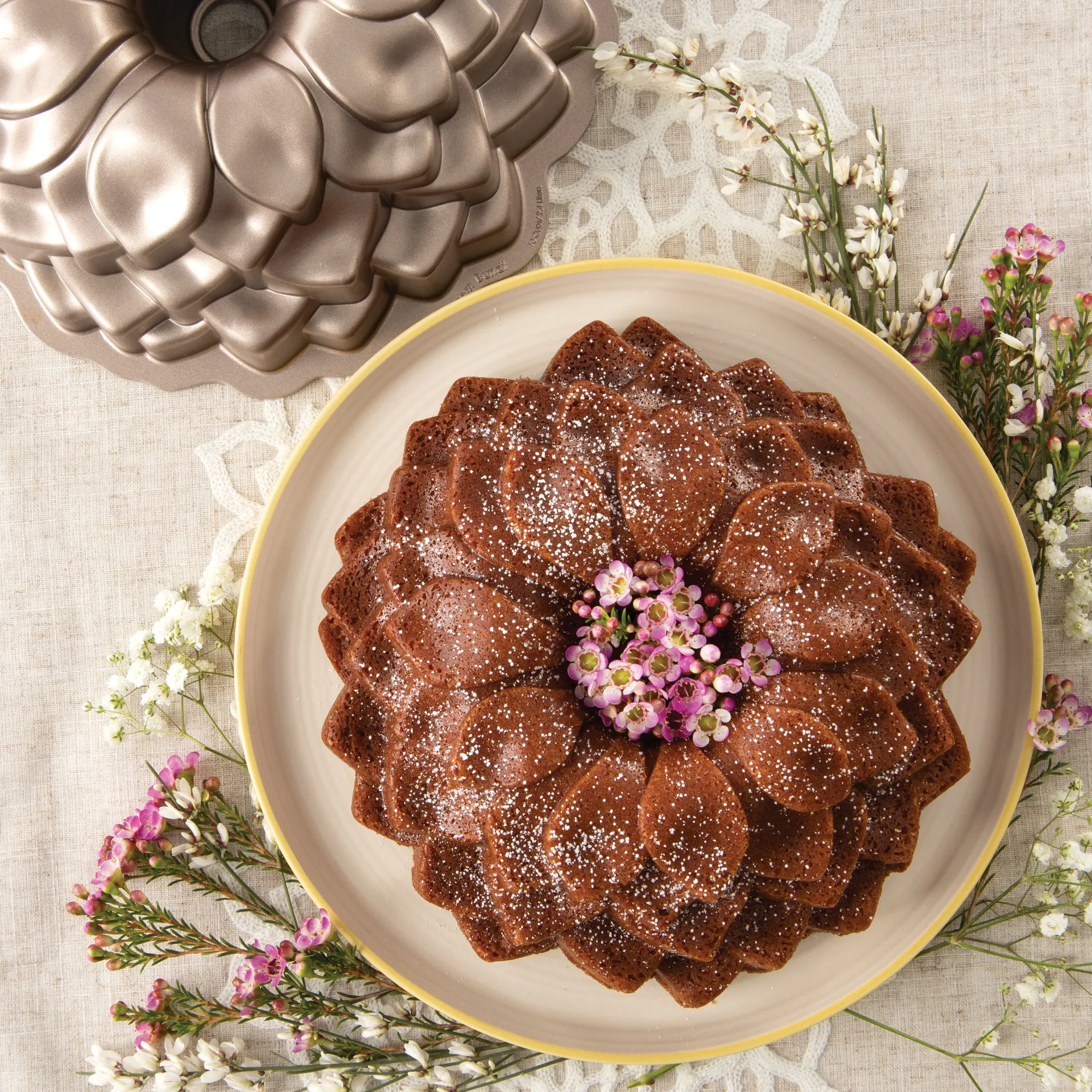 Forma do pieczenia Nordic Ware blossom bundt, 2,4 L Nordic Ware