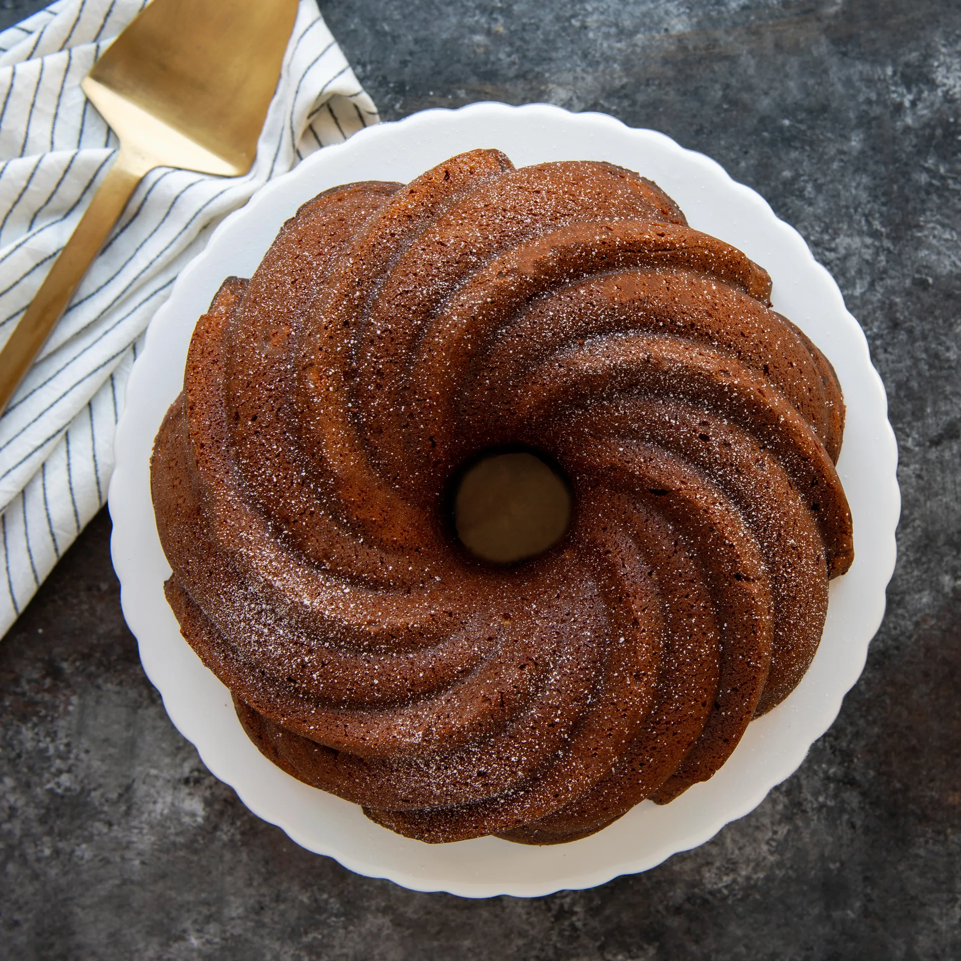 Forma do pieczenia Nordic Ware swirl bundt, 2,4 L Nordic Ware