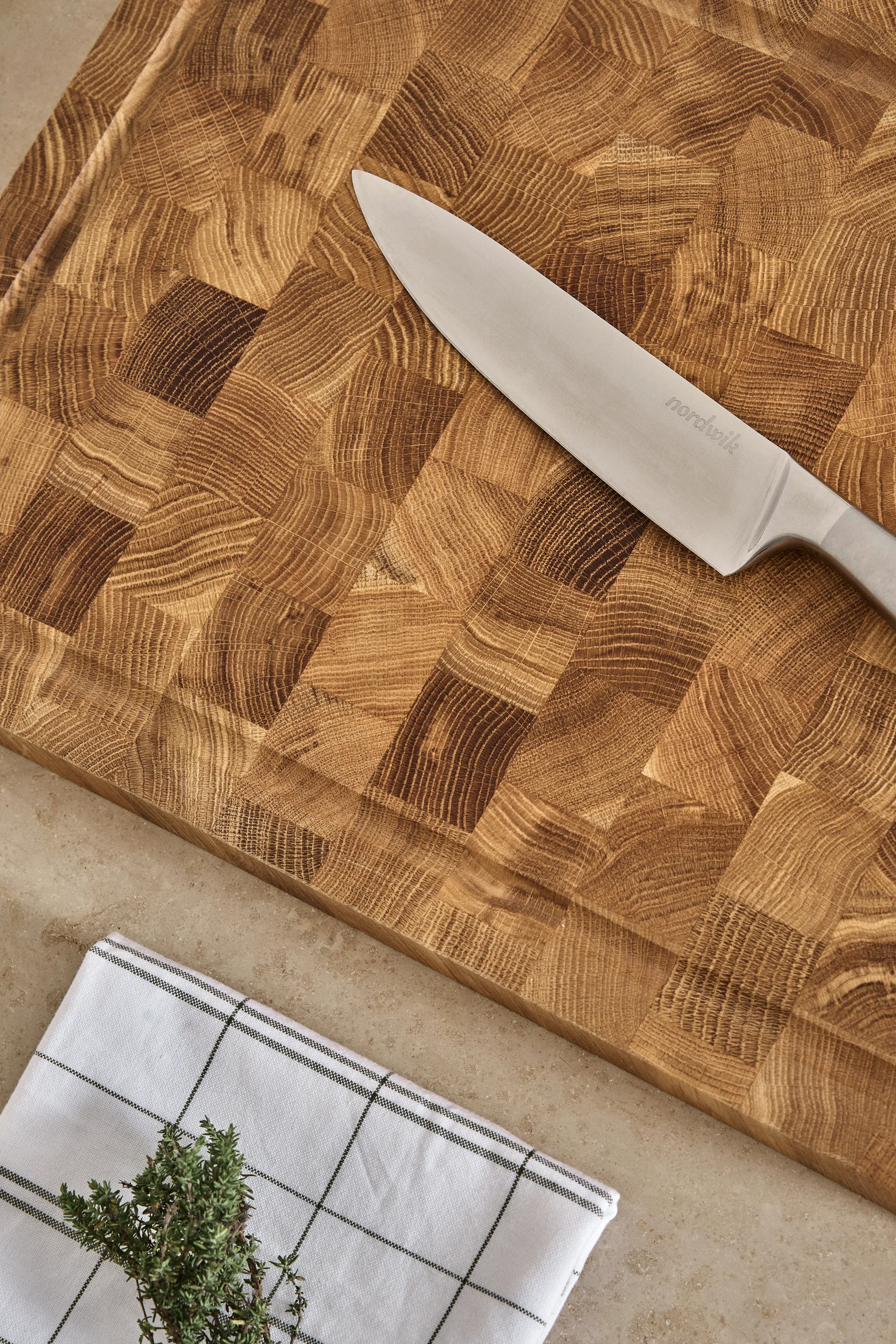 Deska do krojenia Nordwik z drewna końcowego z rowkiem 36x46 cm, Dąb Nordwik
