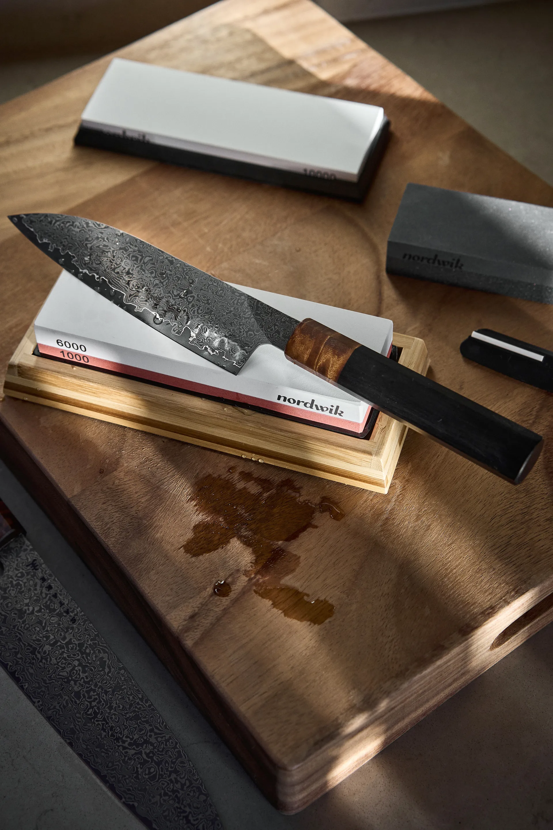 Kamień szlifierski do szlifowania na mokro ze stojakiem, 1000/6000 grit Nordwik