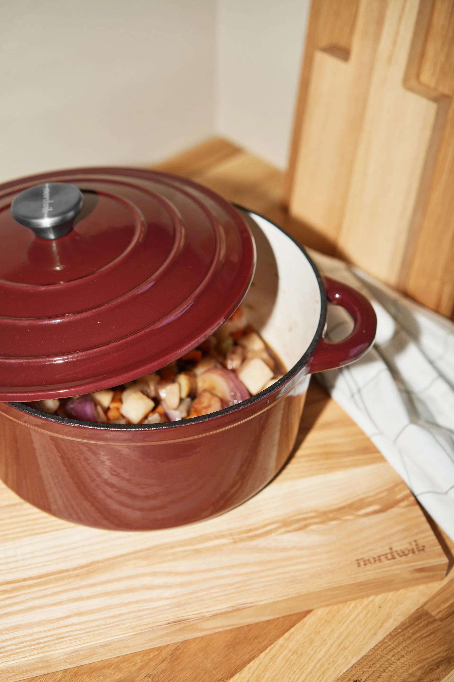 Nordwik garnek żeliwny okrągły 5 l, Burgundy Nordwik