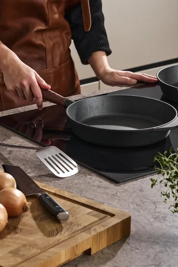 Nordwik patelnia żeliwna z drewnianą rączką - 28 cm - Nordwik