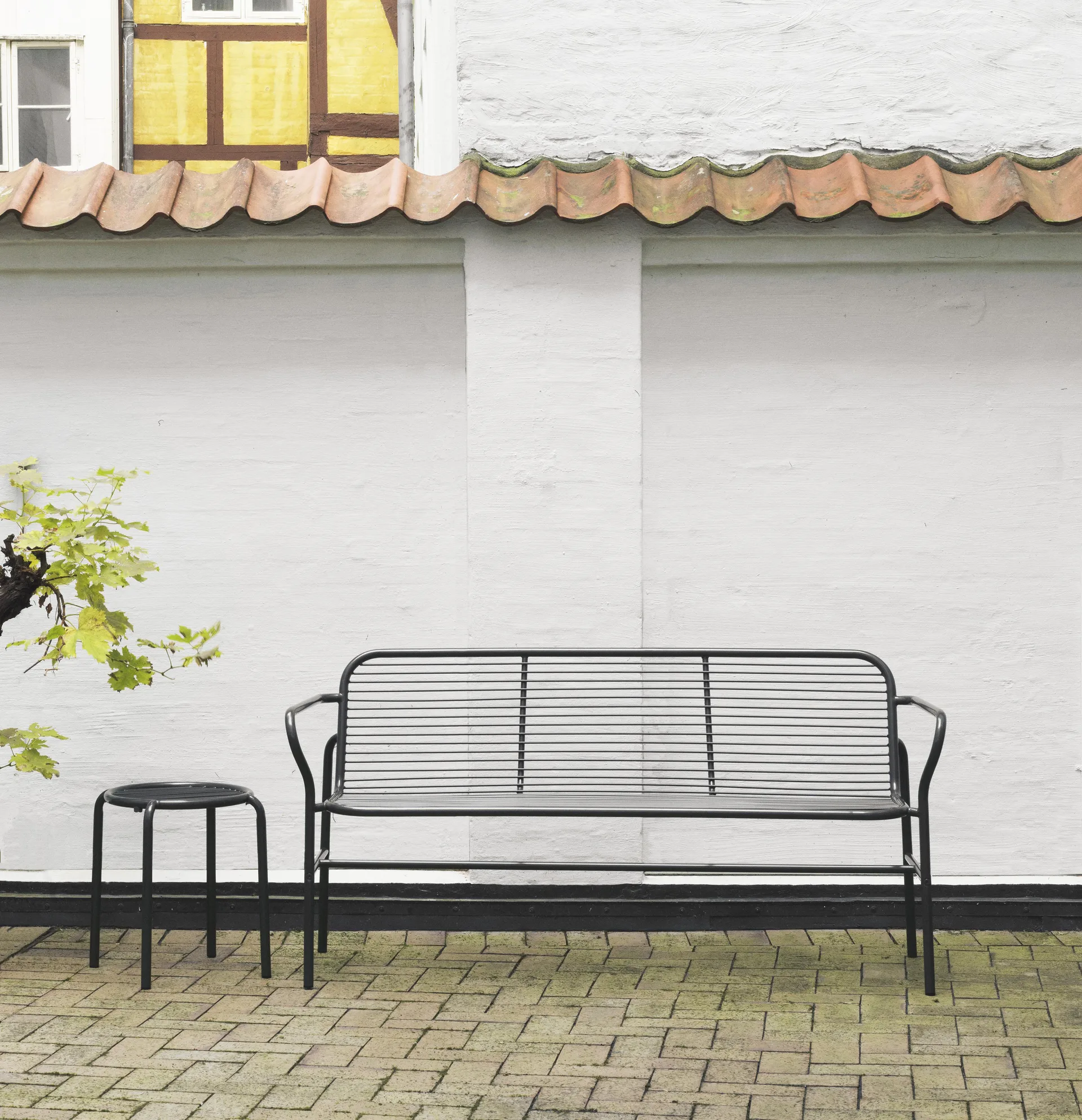 Ławka z oparciem Vig, Czarny Normann Copenhagen