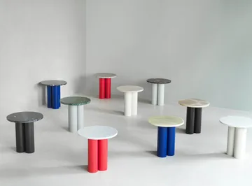Dit stolik boczny Ø40 cm - Biały Carrara-jasnoniebieski - Normann Copenhagen