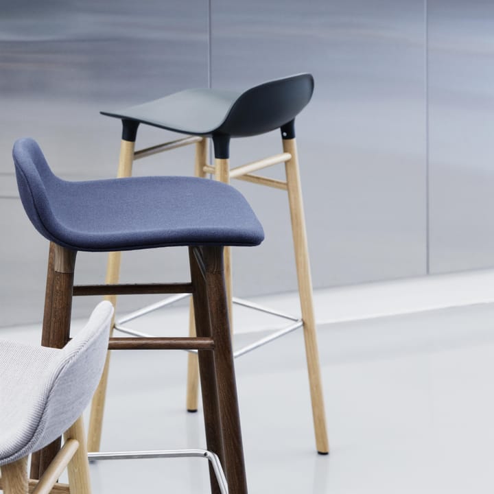 Form Chair krzesło barowe dębowy, czarny Normann Copenhagen
