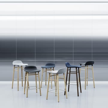 Form Chair krzesło barowe dębowy - czarny - Normann Copenhagen
