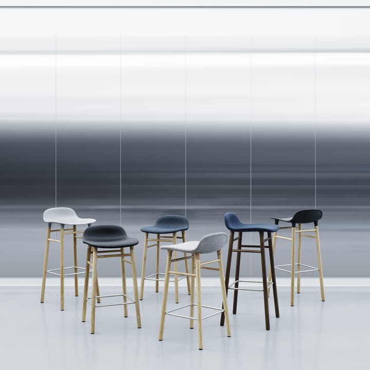 Form Chair krzesło barowe dębowy, czarny Normann Copenhagen