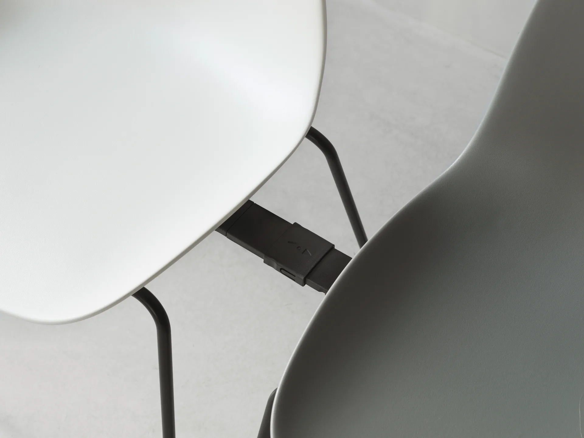 Form Chair krzesło z możliwością sztaplowania, czarne nogi, 2 szt., białe,  Normann Copenhagen