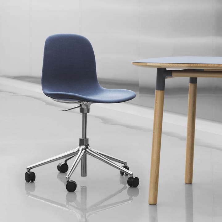Form chair swivel 5W kontorskrzesło - szary, czarny aluminium, koła - Normann Copenhagen