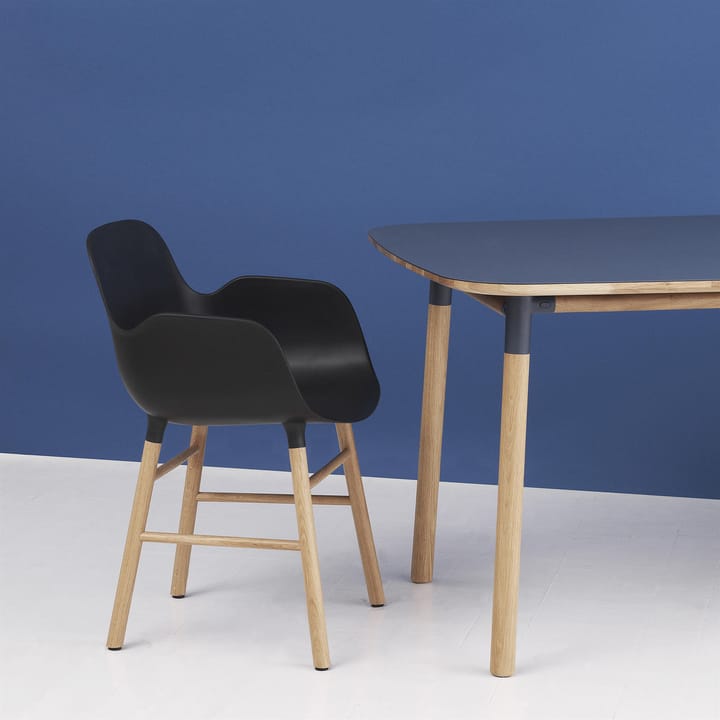 Form stół 120x120 cm, niebieski Normann Copenhagen