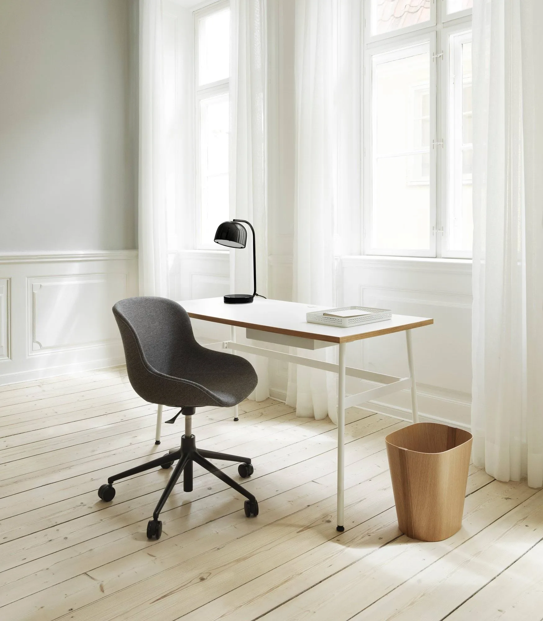 Grant lampa stołowa, black Normann Copenhagen