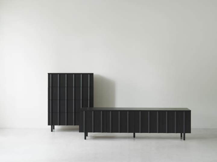 Kredens Rib Sideboard, niski, Soft Black Normann Copenhagen