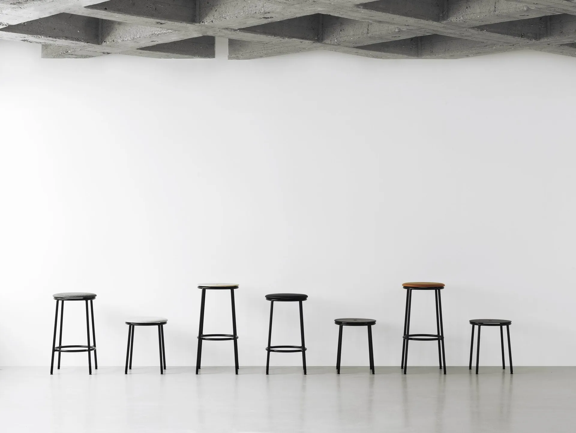Krzesło barowe Circa 65 cm, Czarny dąb Normann Copenhagen