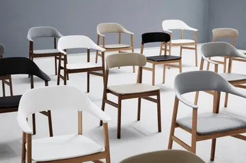 Krzesło Herit dębowe w kolorze wędzonym - Piasek - Normann Copenhagen