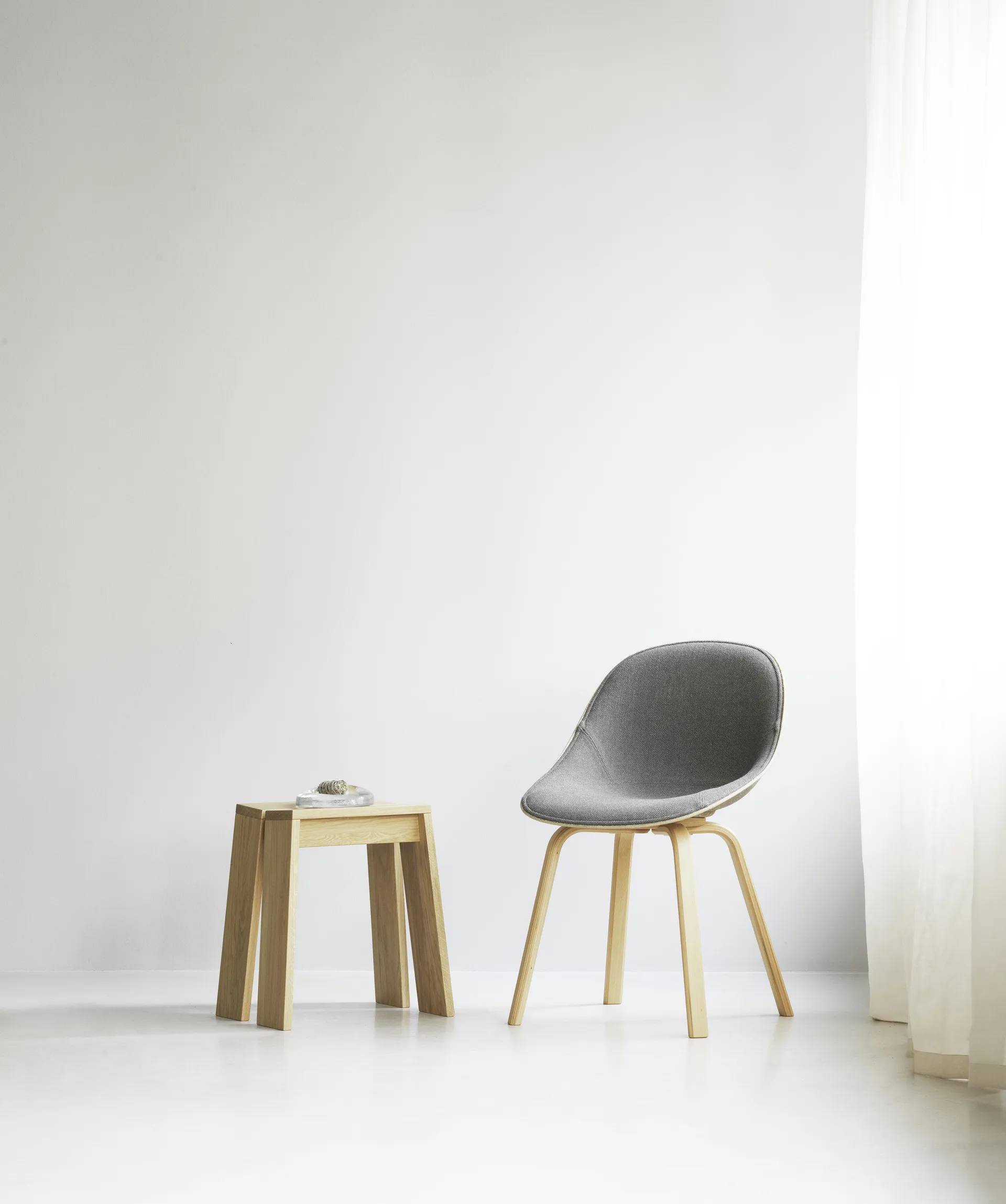Krzesło Mat Chair, tapicerowany przód, Remix 133-hemp-beech Normann Copenhagen