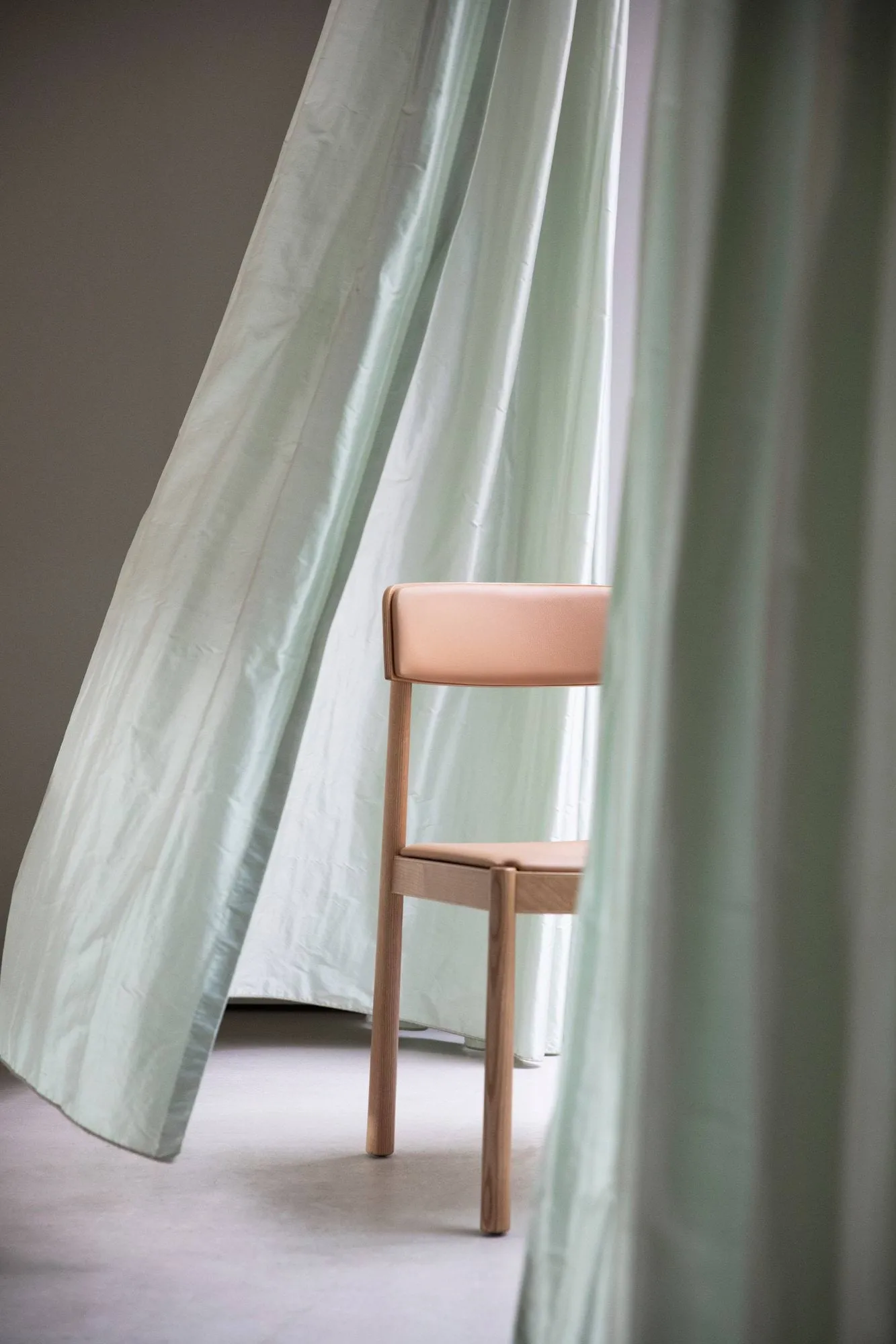Krzesło Timb z poduszką, Tan/ Ultra Leather - Karmelowy Normann Copenhagen