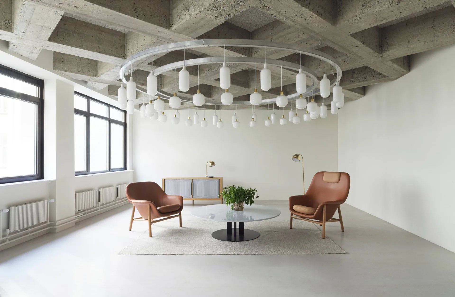 Lampa Amp duża, biały Normann Copenhagen