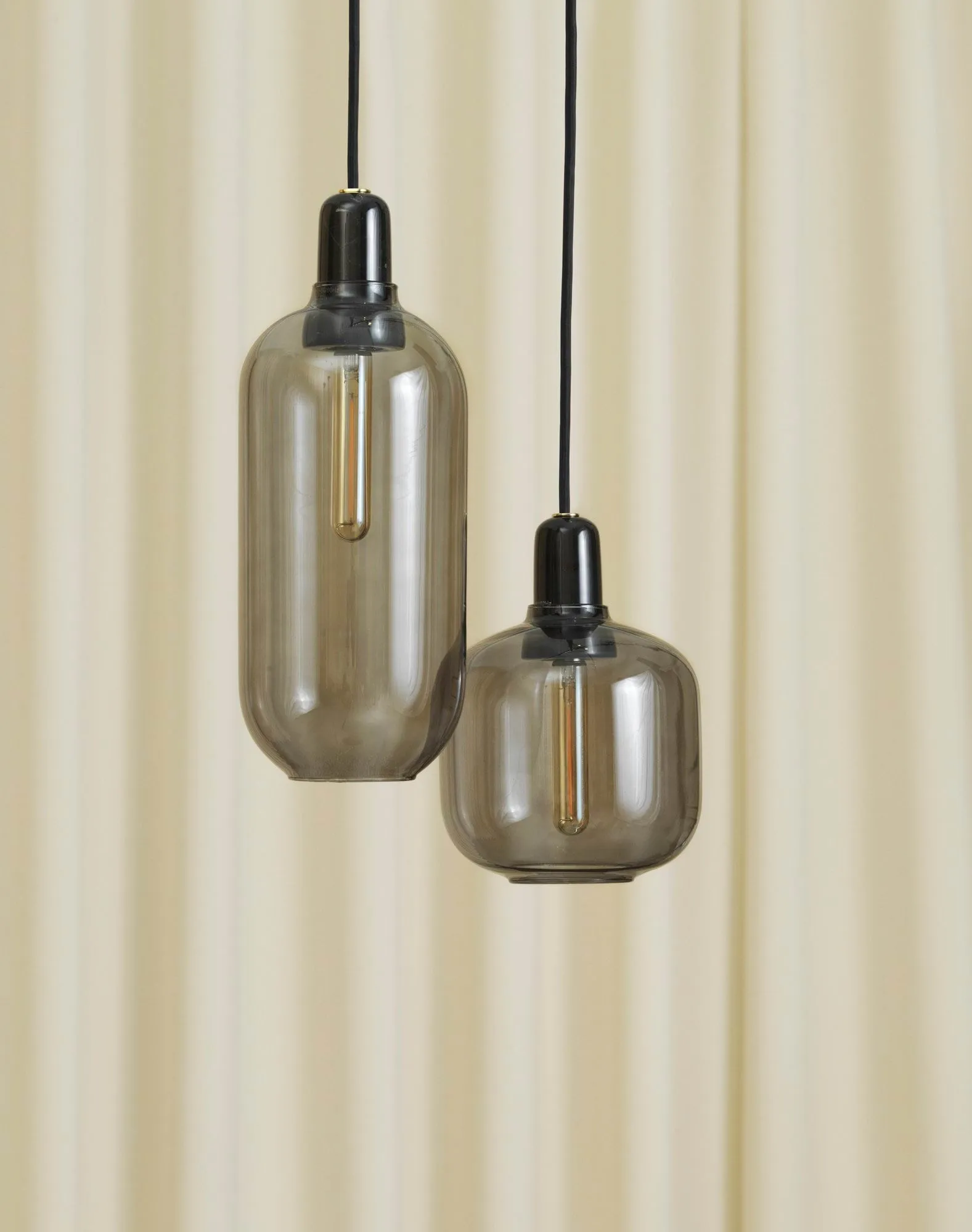 Lampa Amp duża, szary - czarny Normann Copenhagen