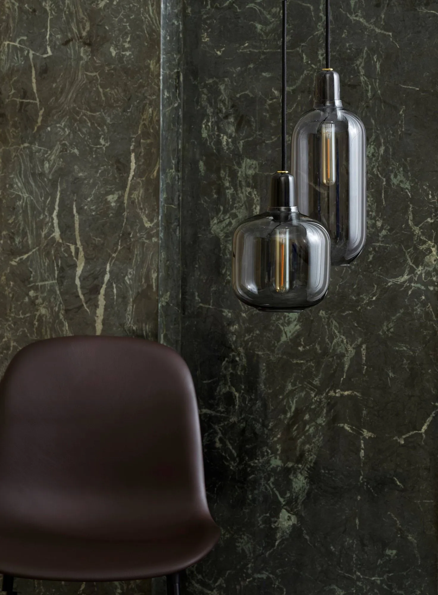 Lampa Amp duża, szary - czarny Normann Copenhagen
