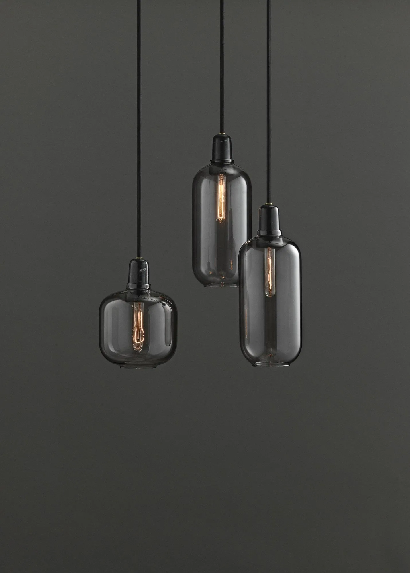 Lampa Amp duża, szary - czarny Normann Copenhagen