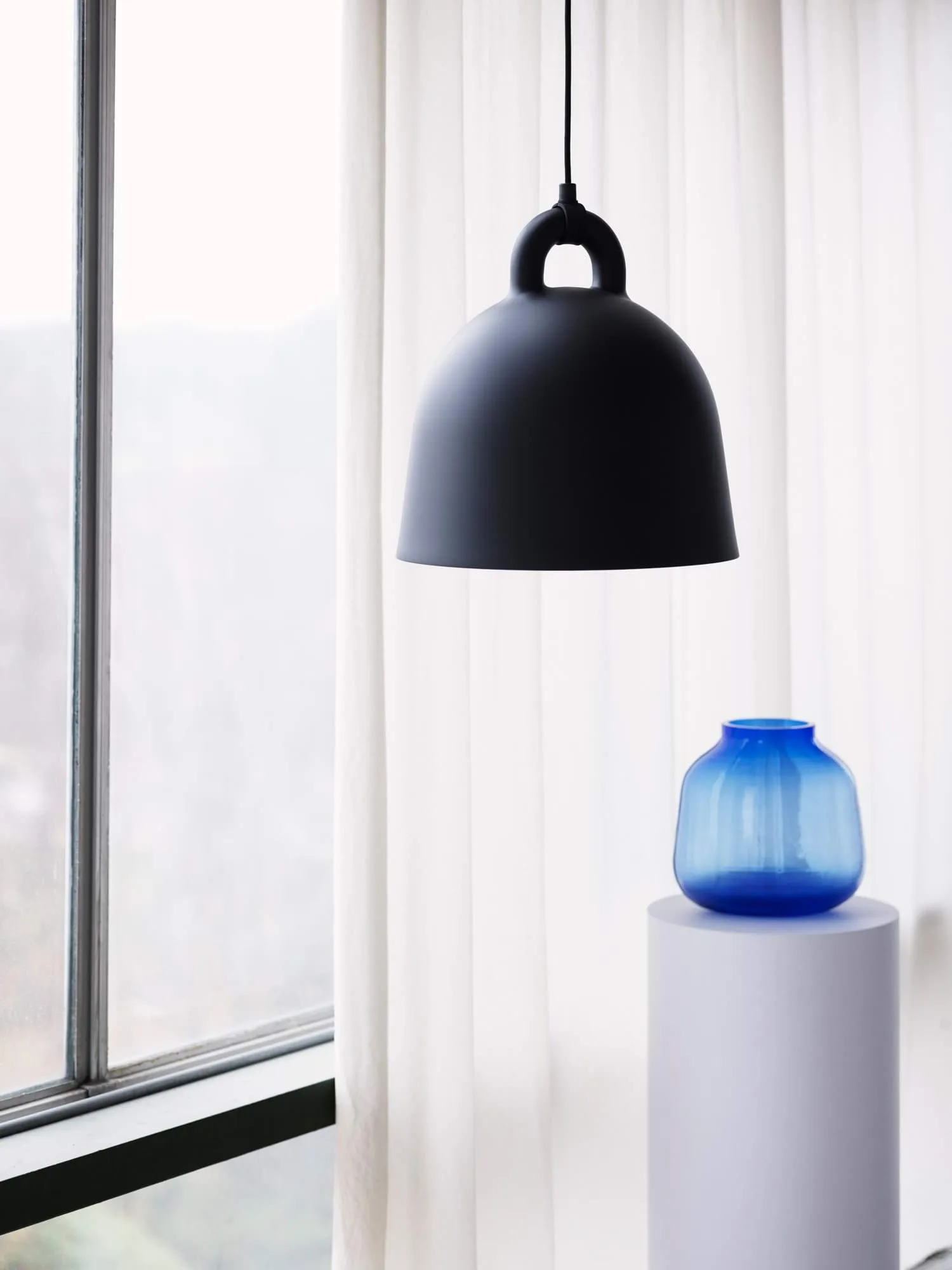 Lampa Bell czarna, średni Normann Copenhagen