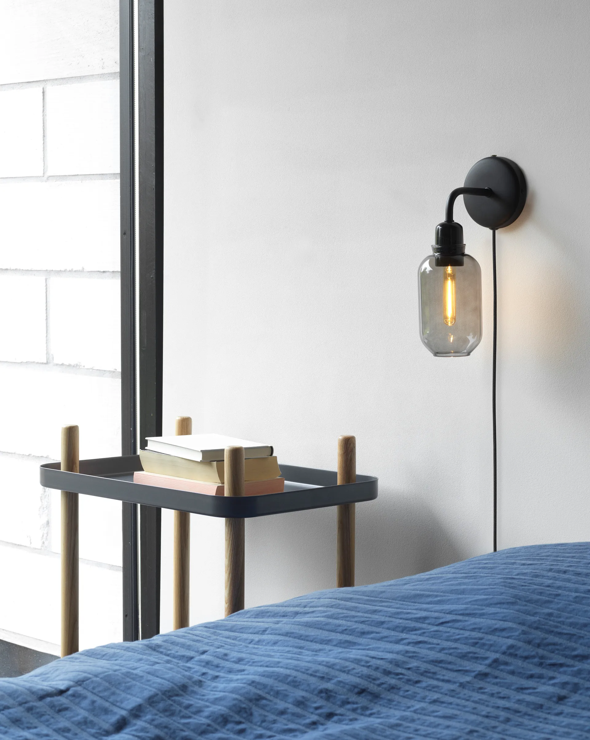 Lampa ścienna Amp, Czarno-dymny Normann Copenhagen