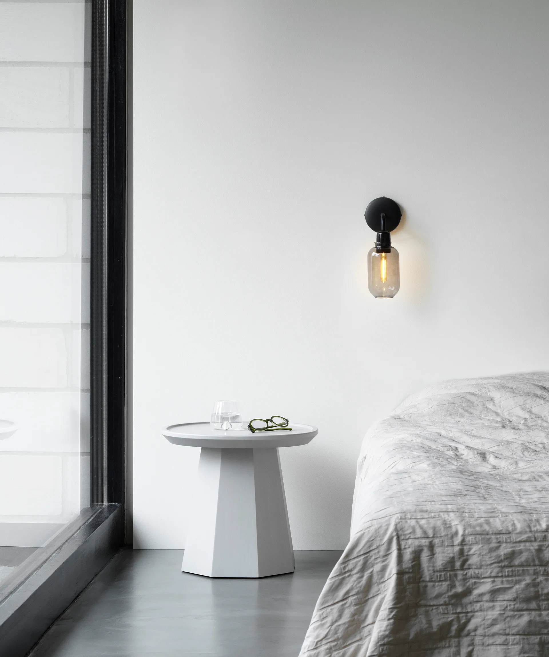 Lampa ścienna Amp, Czarno-dymny Normann Copenhagen