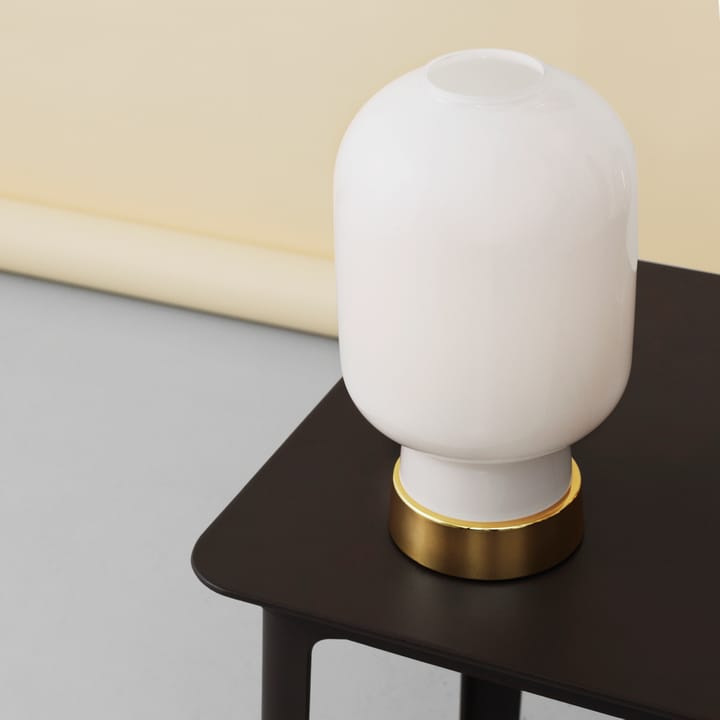 Lampa stołowa Amp, biały - mosiądz Normann Copenhagen
