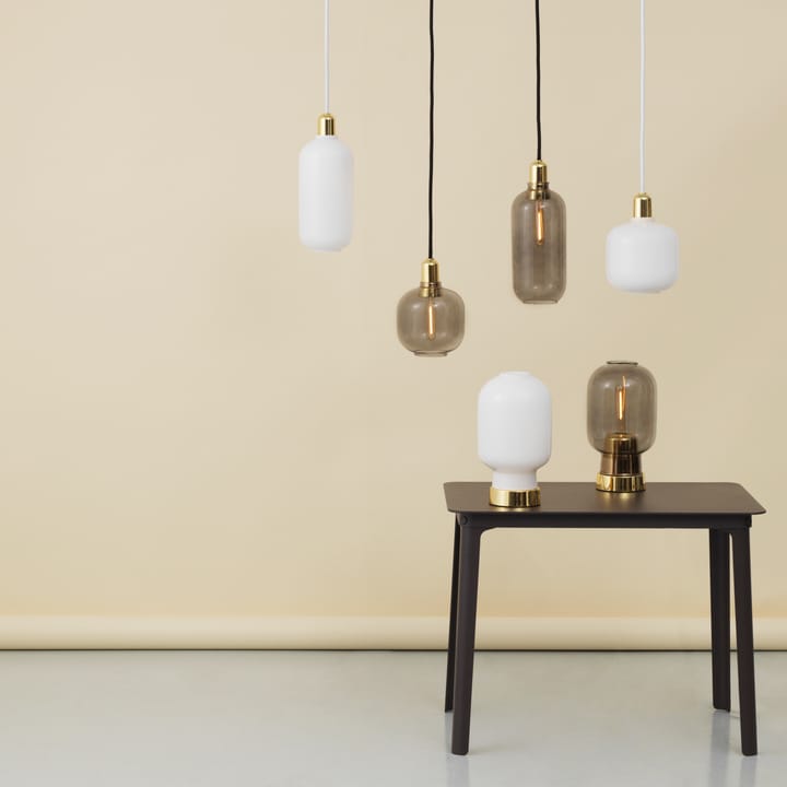 Lampa stołowa Amp, biały - mosiądz Normann Copenhagen