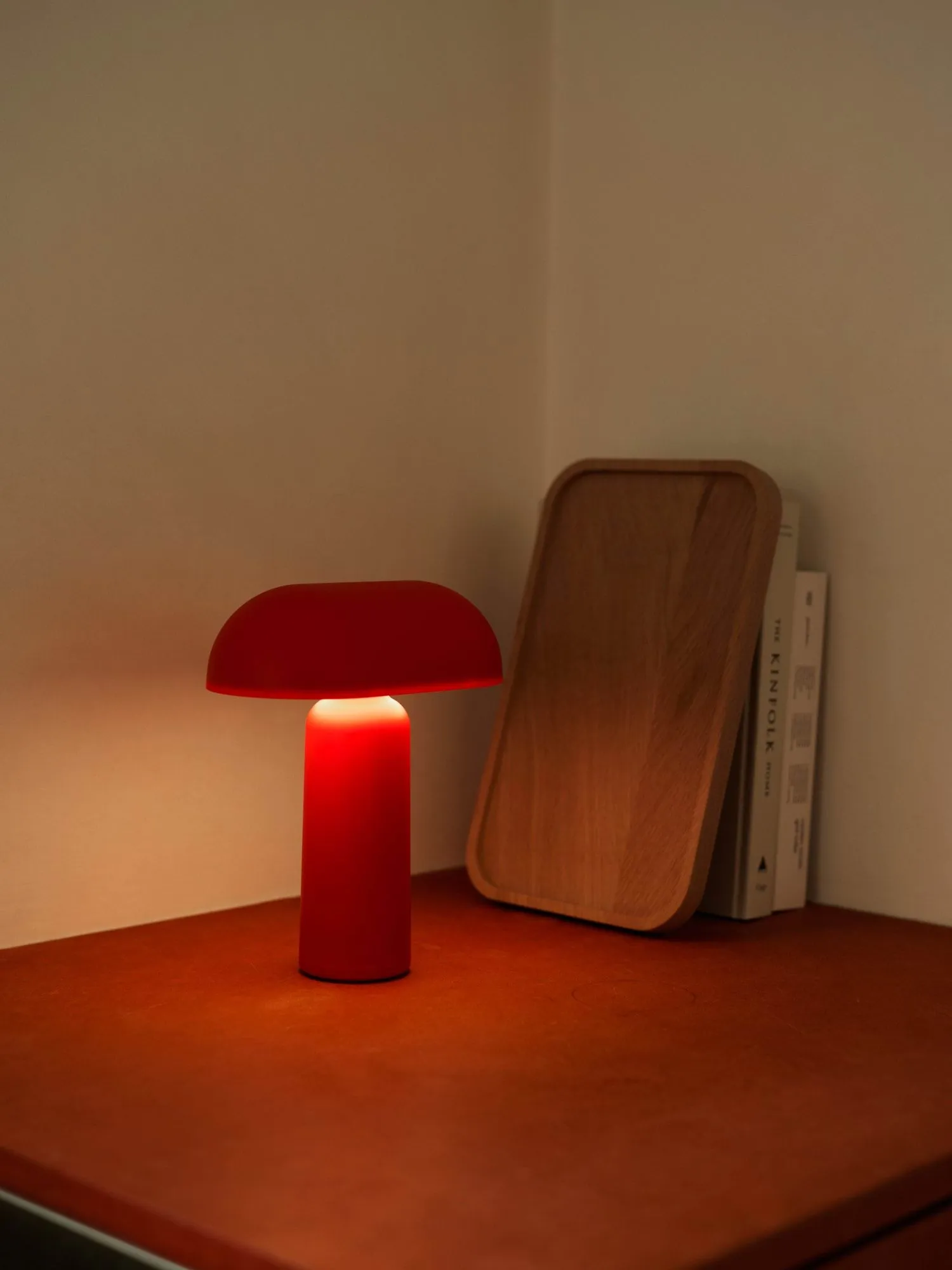 Lampa stołowa Porta, Bright red Normann Copenhagen