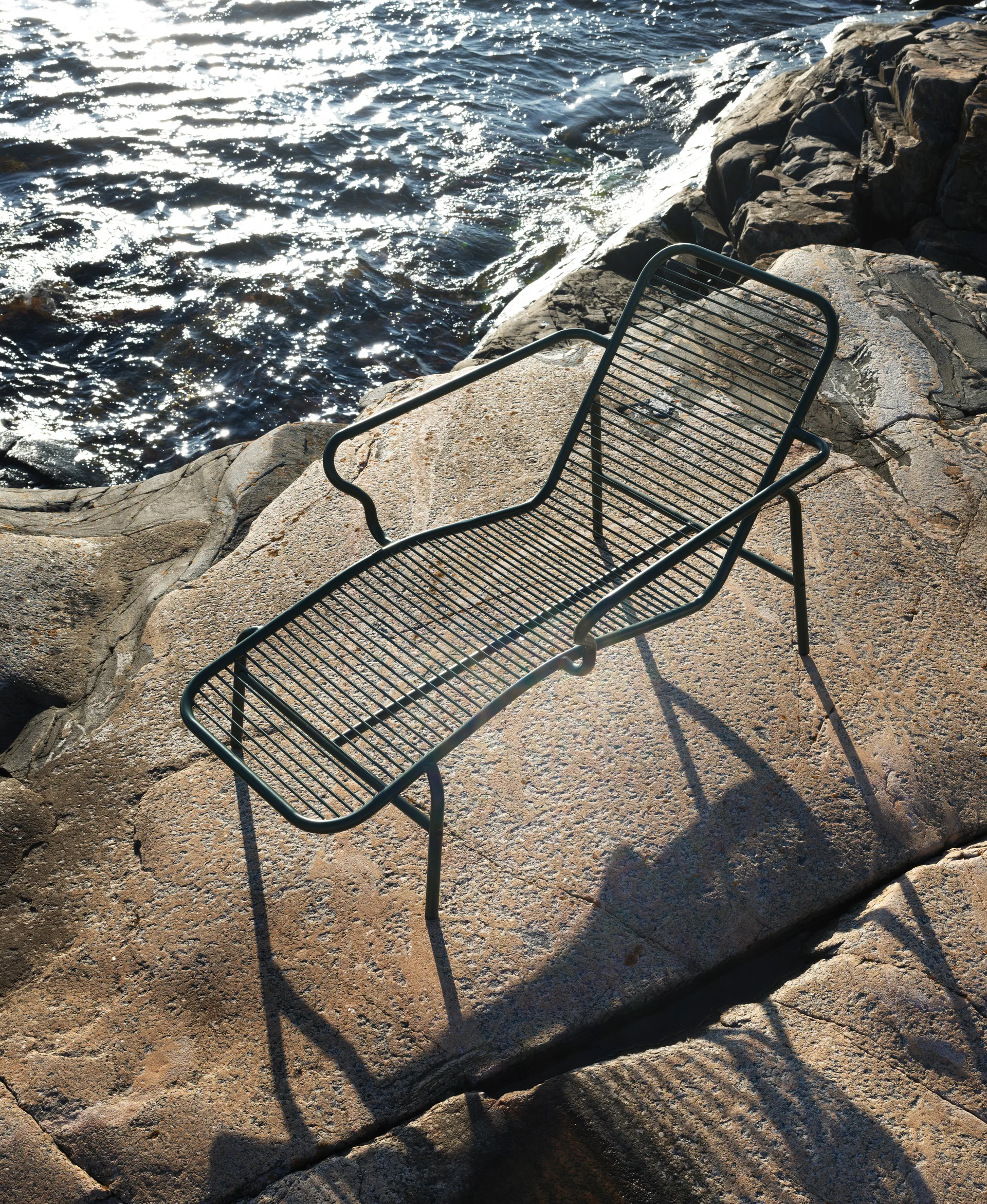 Leżak Vig Chaise Lounge, Green Normann Copenhagen