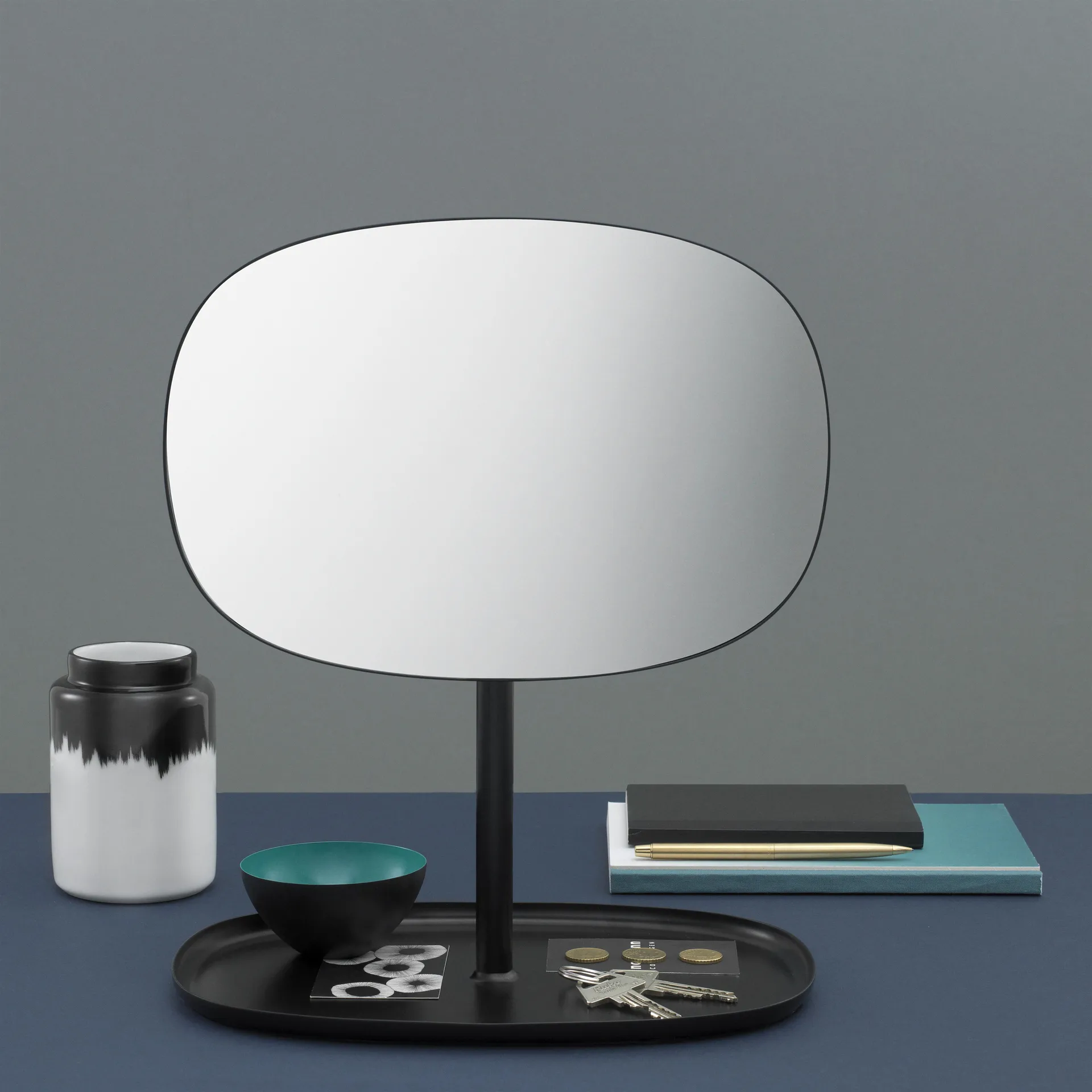 Lustro Flip , czarny Normann Copenhagen