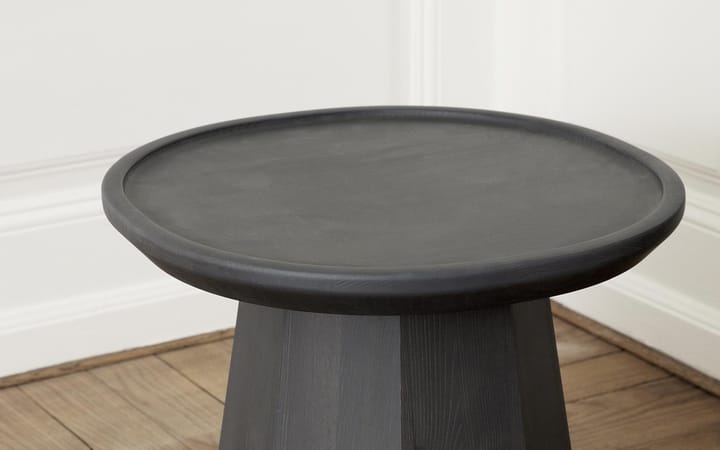Mały stolik Pine Ø45 cm H:40,6 cm, ciemnoszary Normann Copenhagen