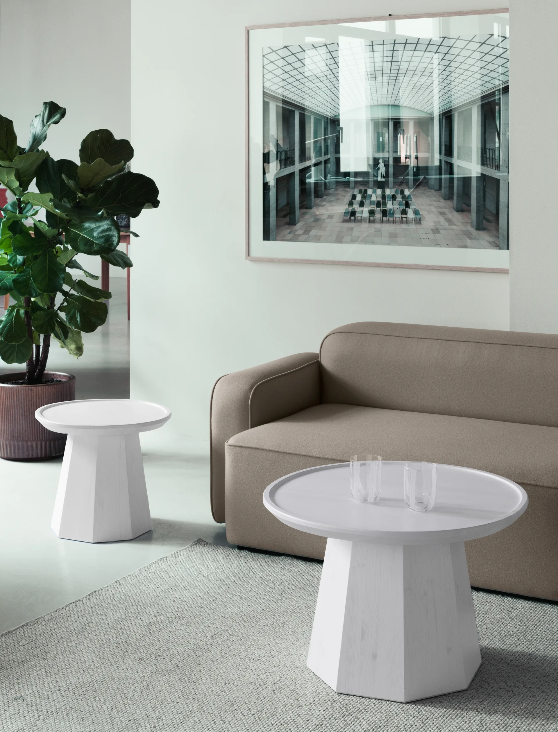 Mały stolik Pine Ø45 cm H:40,6 cm, Różowy Normann Copenhagen
