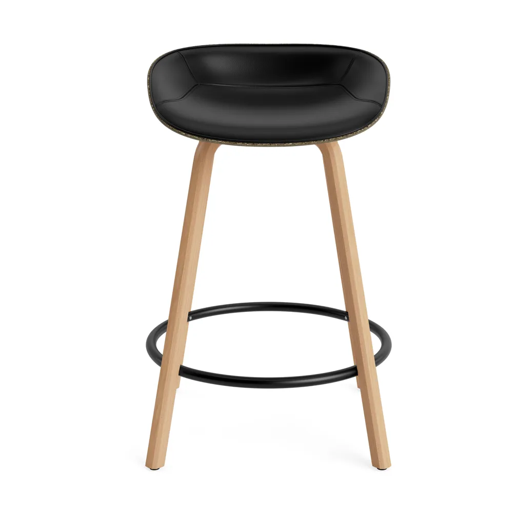 Stołek barowy Mat Barstool, tapicerowany przód 65 cm, Ultra 41599-seaweed-beech-black steel Normann Copenhagen