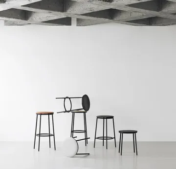 Stołek Circa 45 cm - Czarne aluminium - Normann Copenhagen