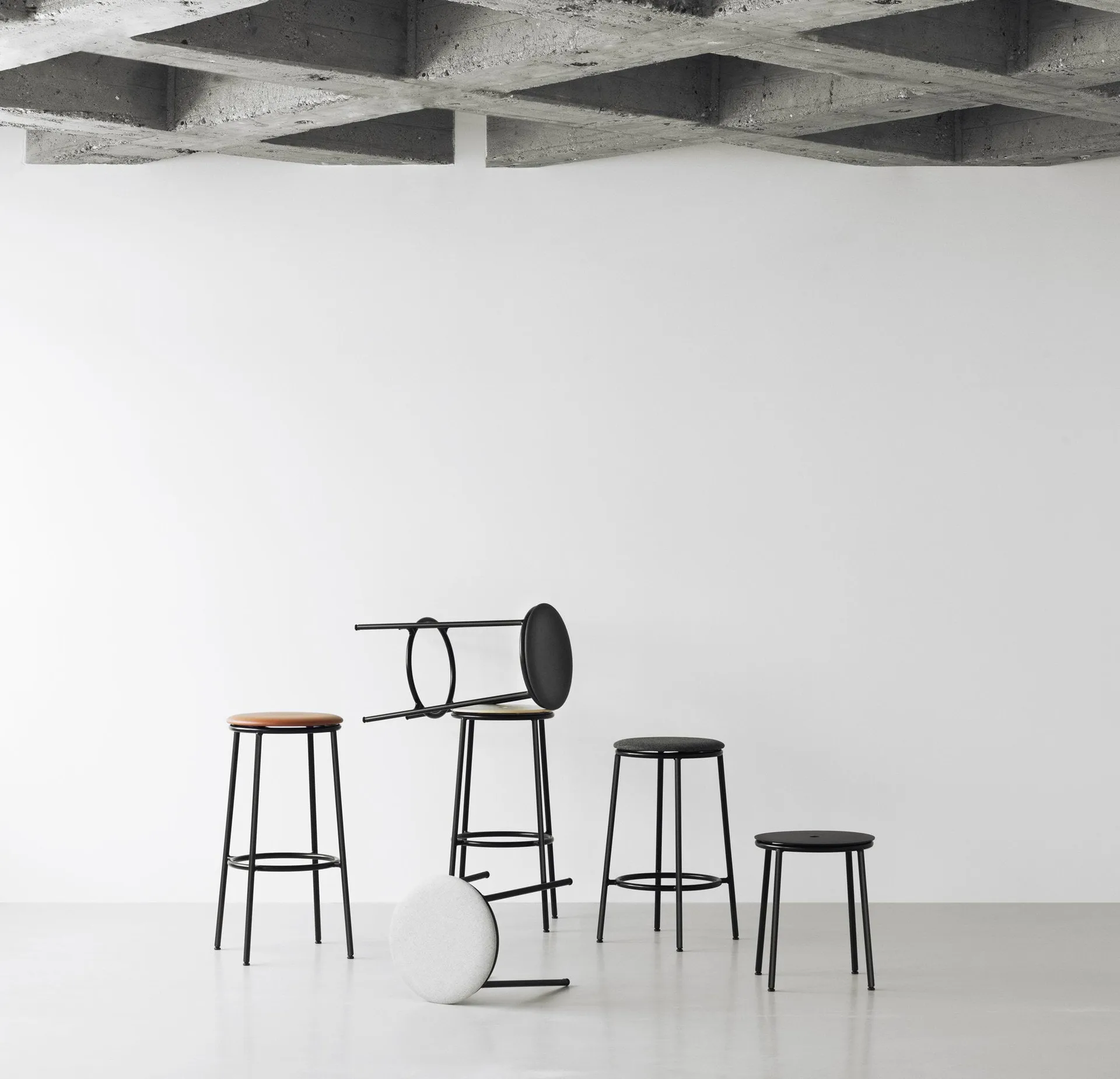 Stołek Circa 45 cm, Czarny dąb Normann Copenhagen