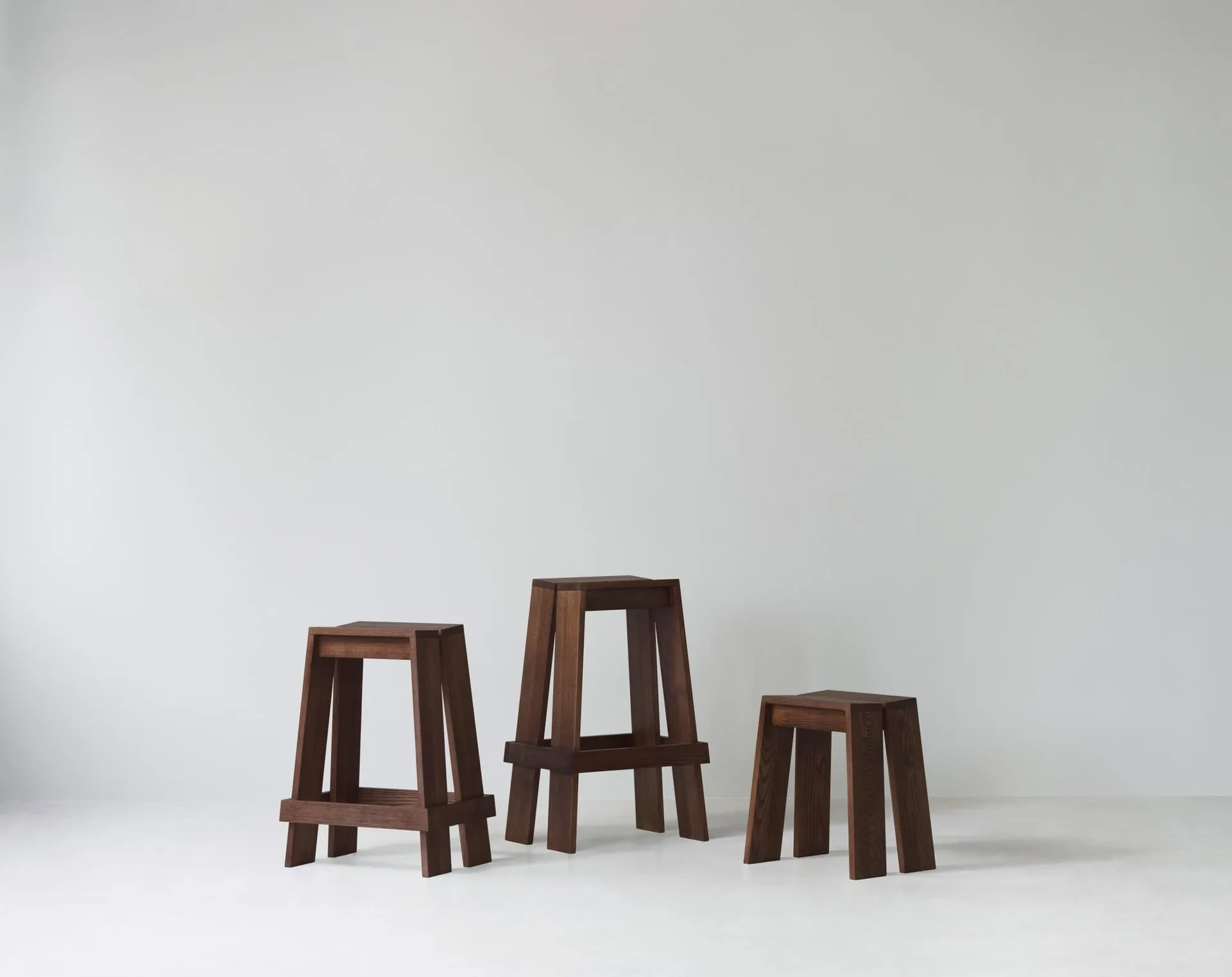 Stołek Let, Brown Stained Ash Normann Copenhagen