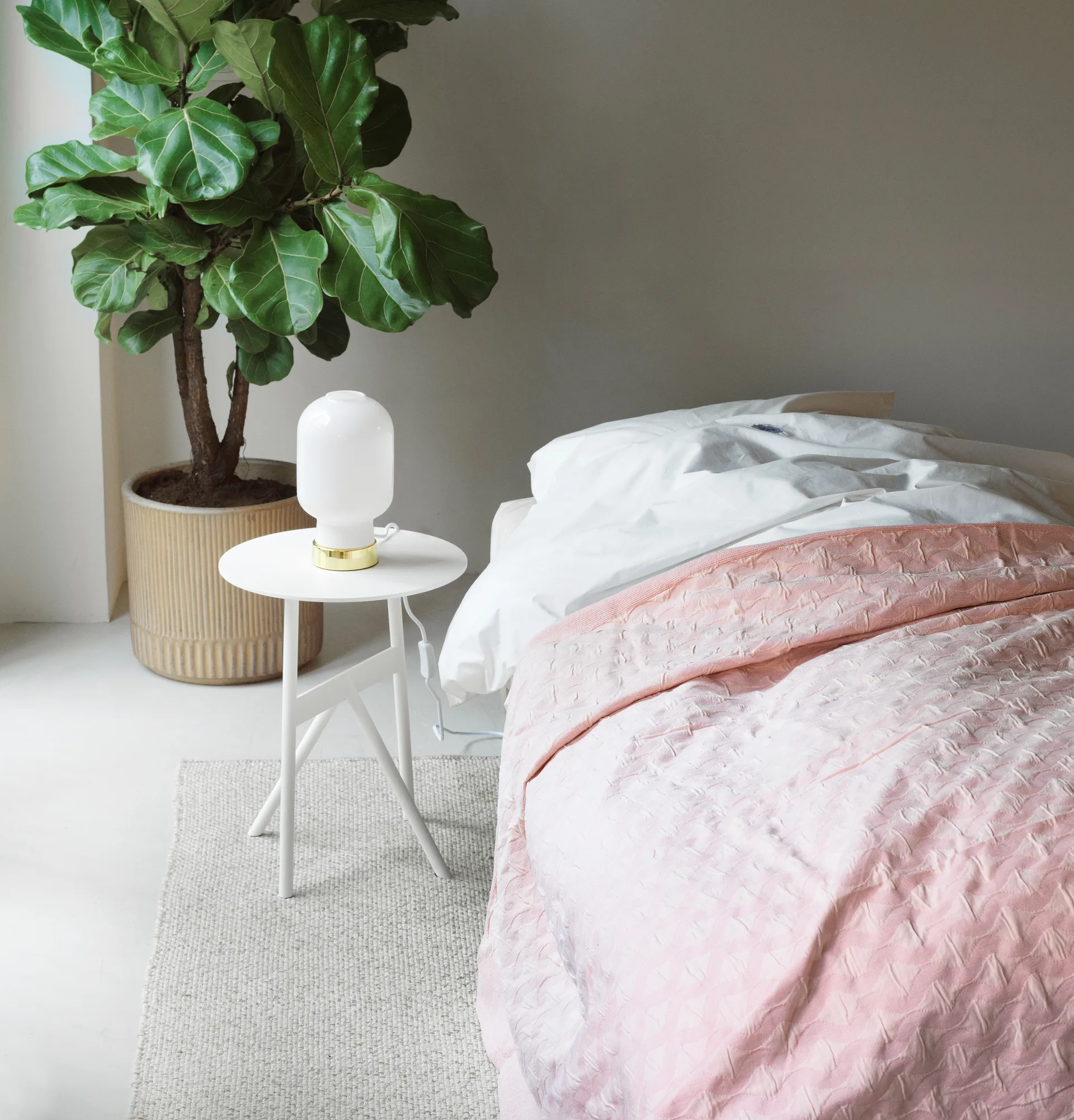 Stolik boczny Stock Table Ø37 cm H:46 cm, Biały Normann Copenhagen