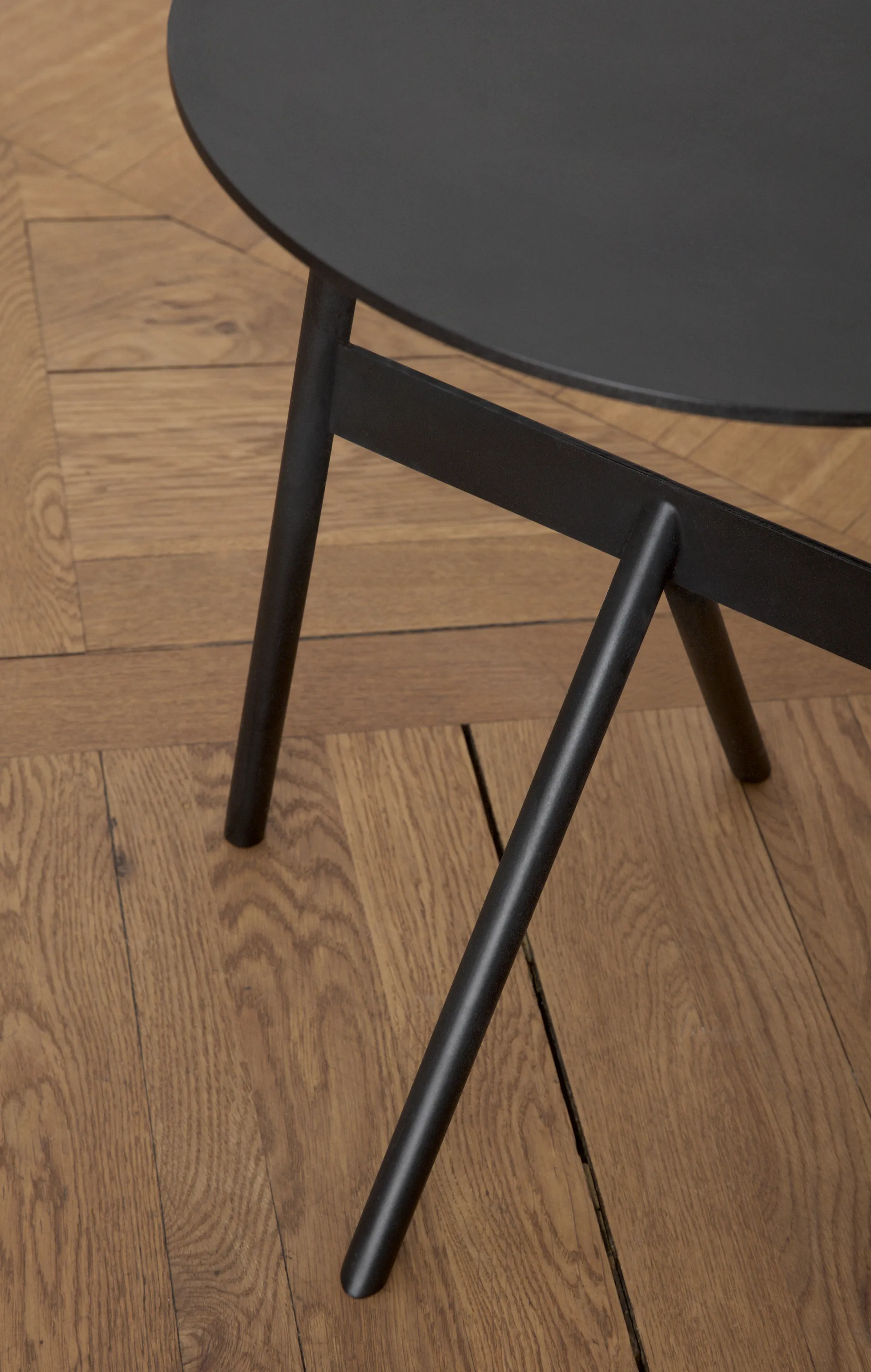 Stolik boczny Stock Table Ø37 cm H:46 cm, Czarny Normann Copenhagen