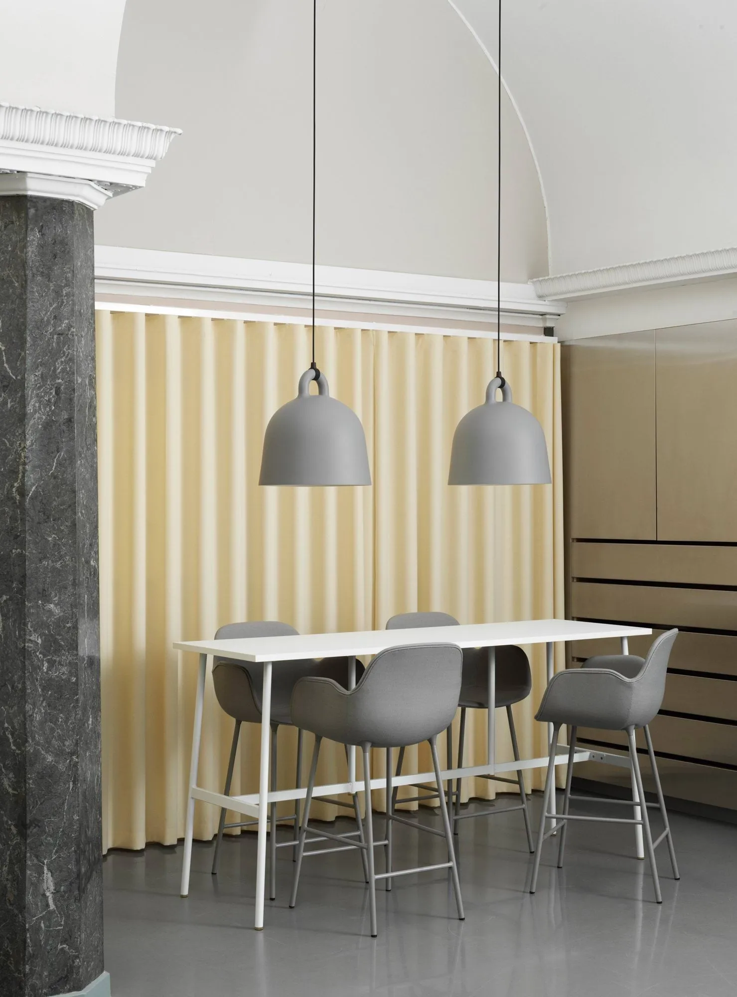 Szara lampa Bell , Medium Normann Copenhagen