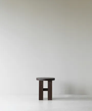 Taboret okrągły Fyr 45 cm - Ciemnobrązowy, Ø40x45 cm - Normann Copenhagen