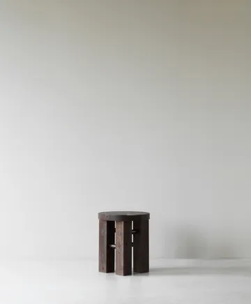Taboret okrągły Fyr 45 cm - Ciemnobrązowy, Ø40x45 cm - Normann Copenhagen