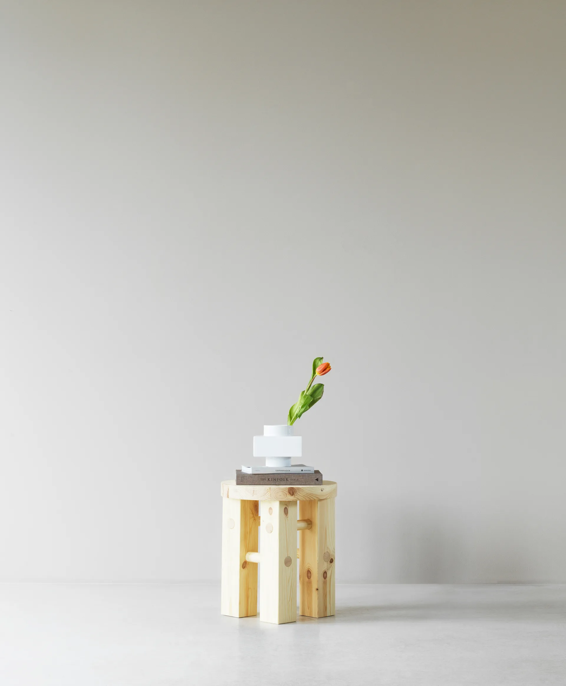 Taboret okrągły Fyr 45 cm, Sosna, Ø40x45 cm Normann Copenhagen