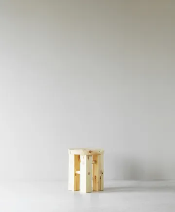 Taboret okrągły Fyr 45 cm - Sosna, Ø40x45 cm - Normann Copenhagen