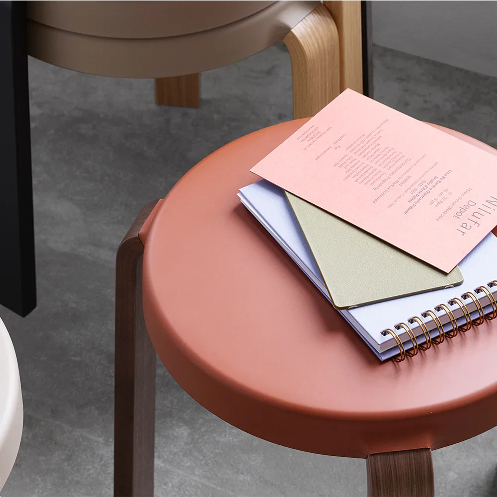 Taboret okrągły Tap, Caramel, dębowe nogi, Ø35x43 cm Normann Copenhagen