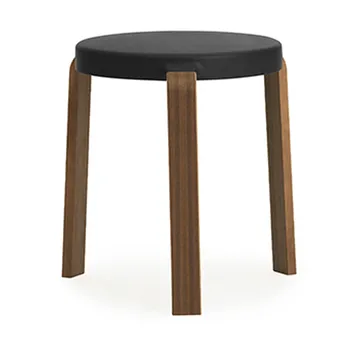 Tap stołek - black, nogi z drewna orzechowego - Normann Copenhagen