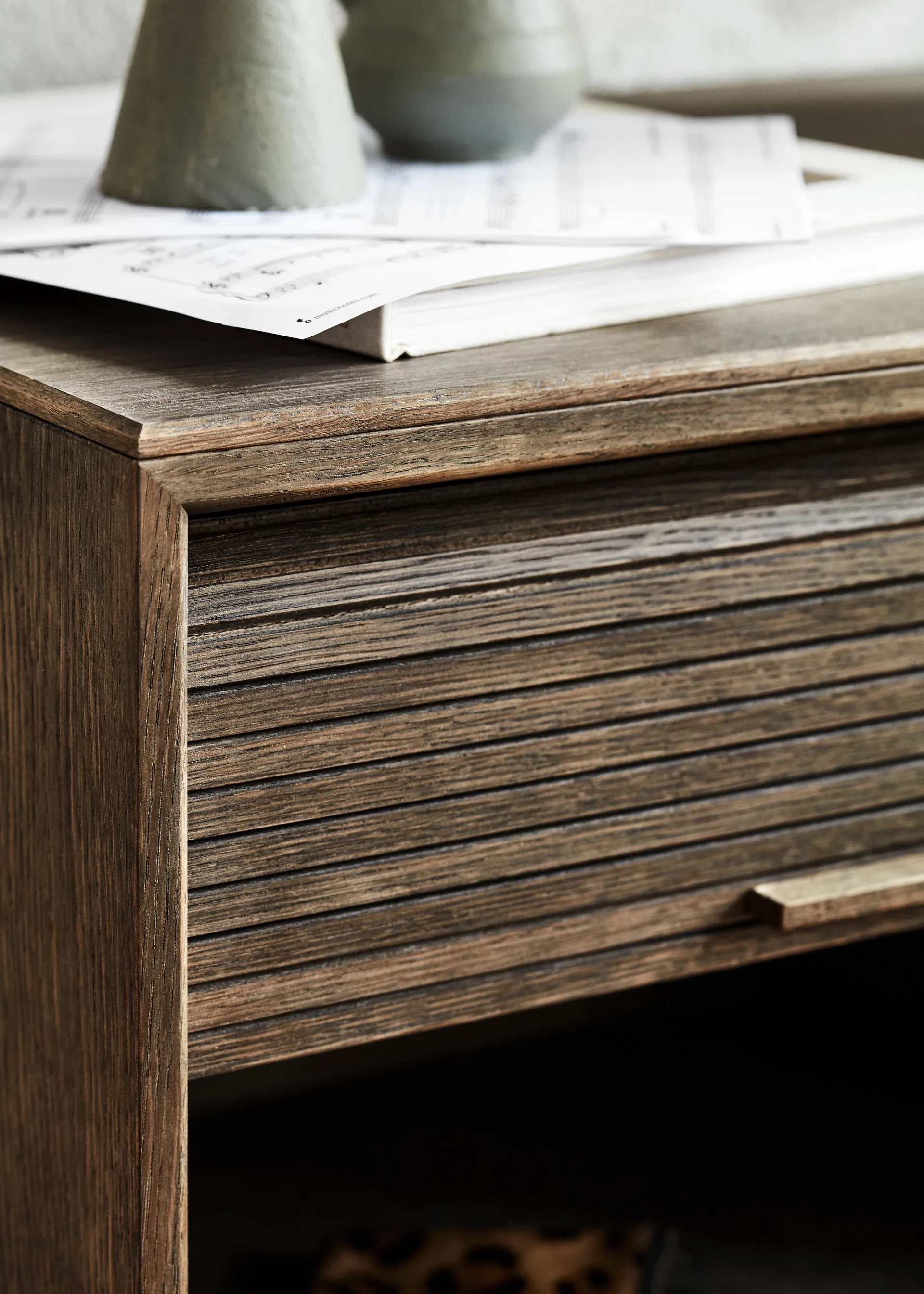 Hifive szafka z drzwiami żaluzjowymi, dąb wędzony Northern